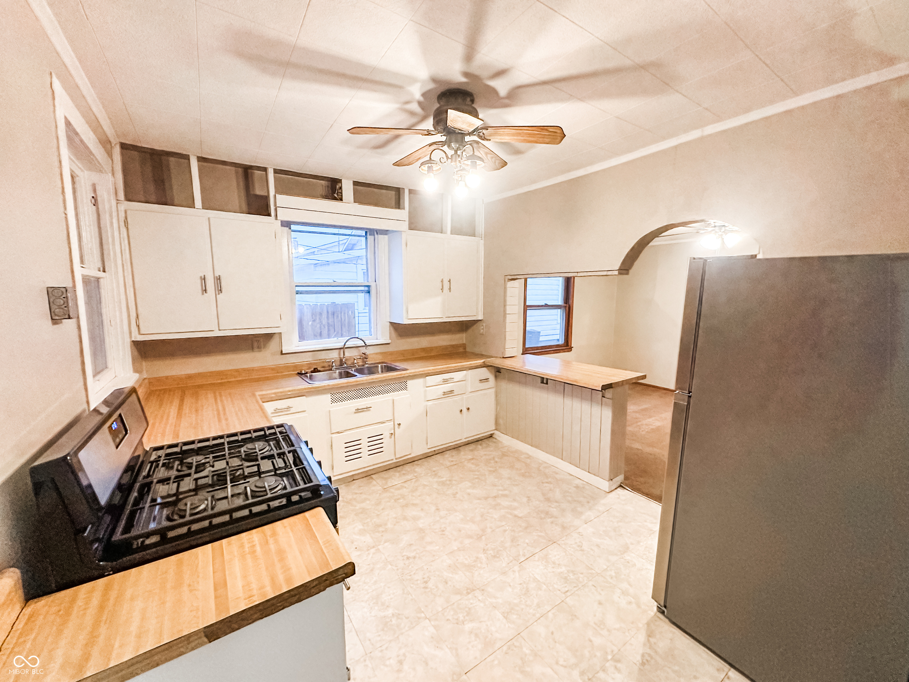 718 Main Street Elwood, IN 46036 - Photo 12 of 24