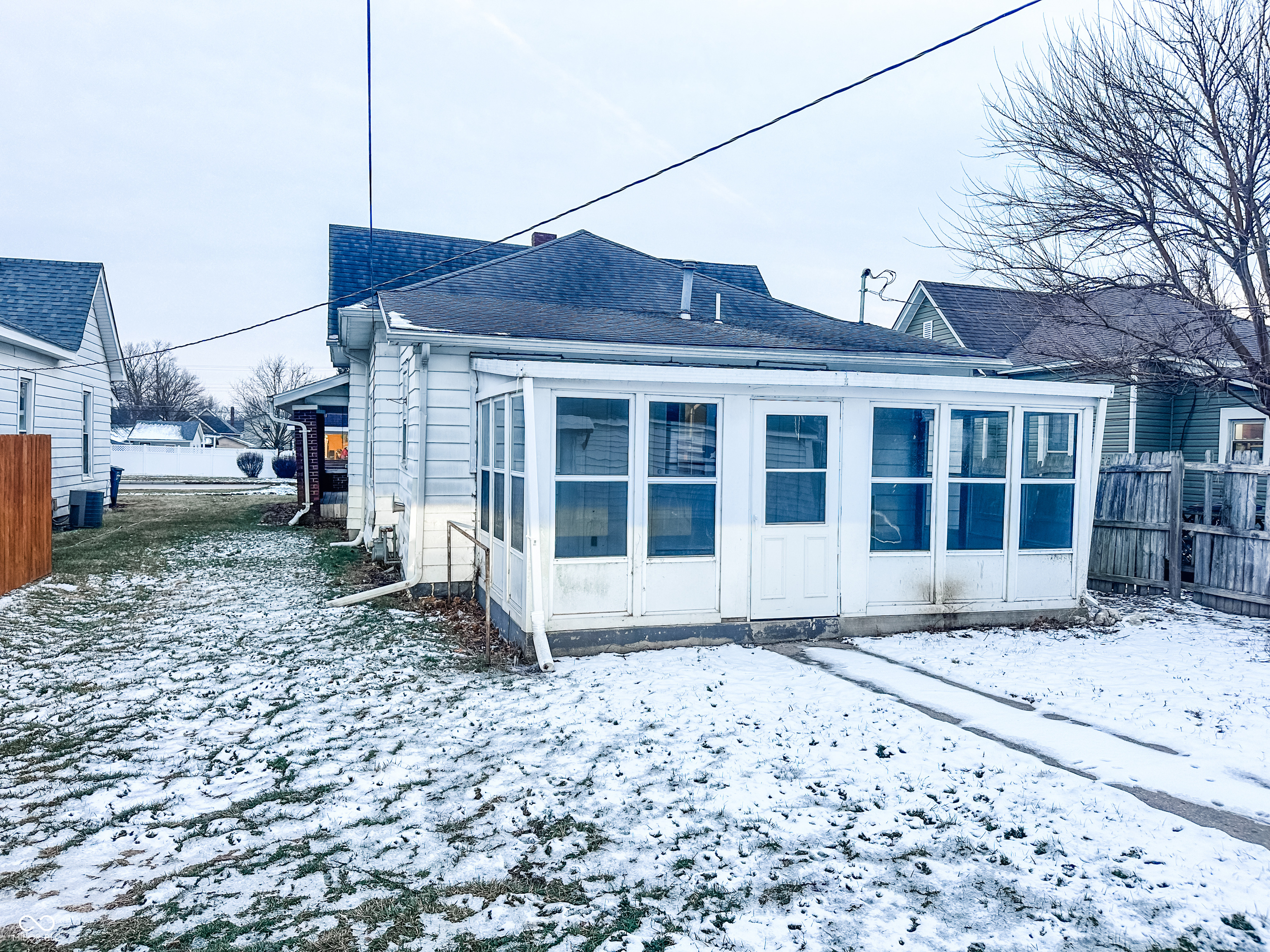 718 Main Street Elwood, IN 46036 - Photo 4 of 24