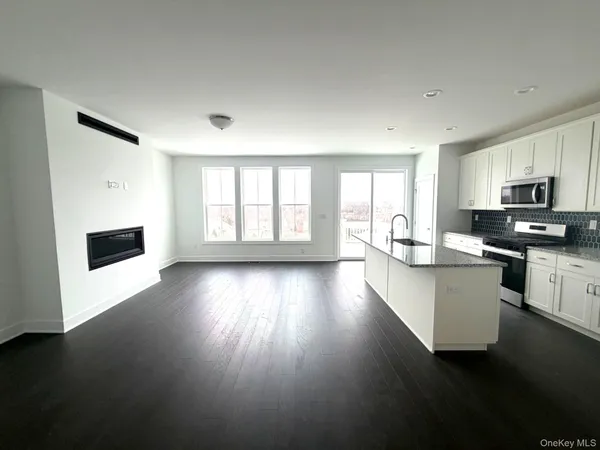 $629,000 | 5125 Teaberry Lane, Unit 7, Fishkill, NY 12524