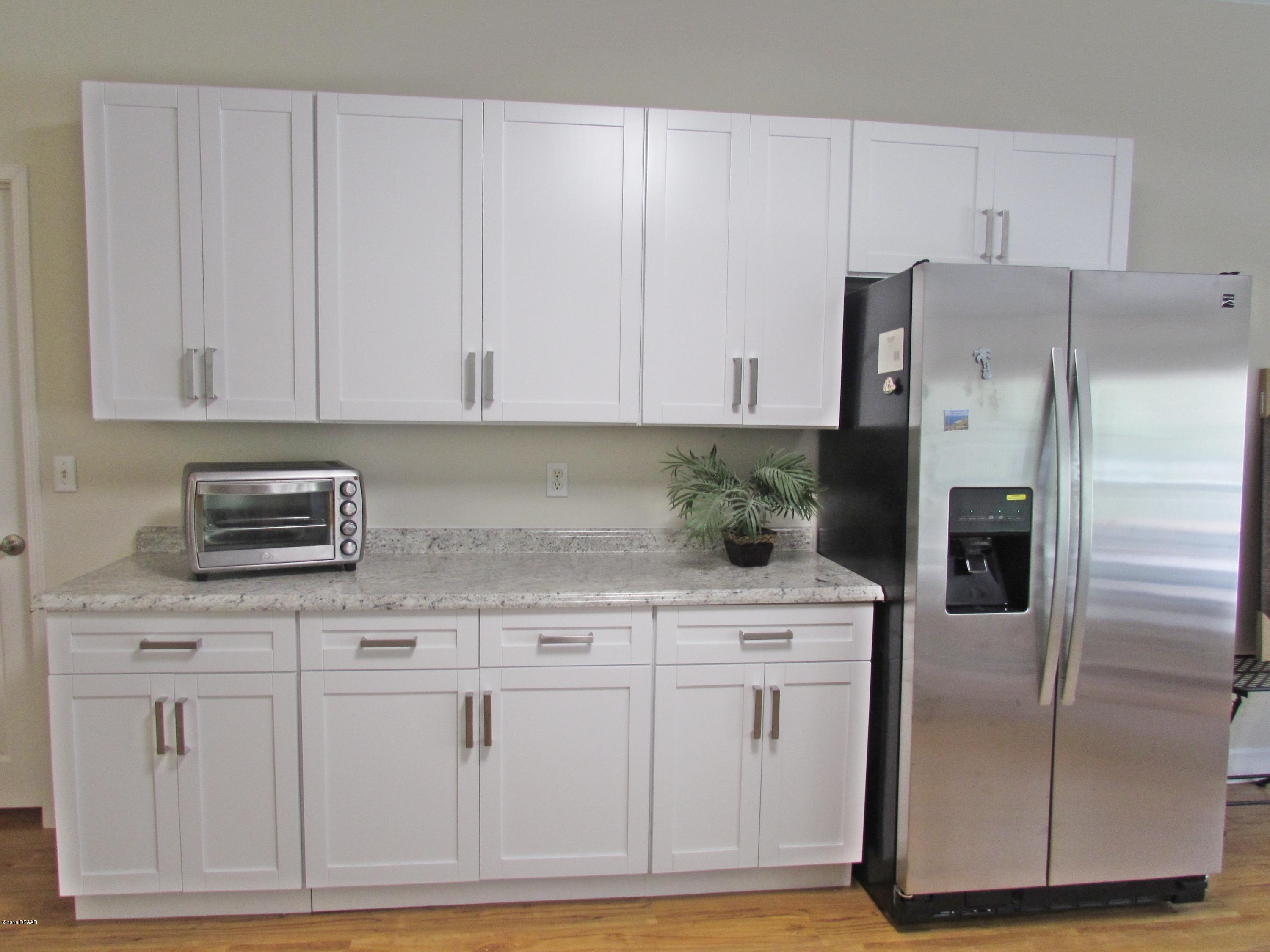 616 Vaughn Road Port Orange, FL 32127 - Photo 4 of 17 Light and Bright Cabinetry