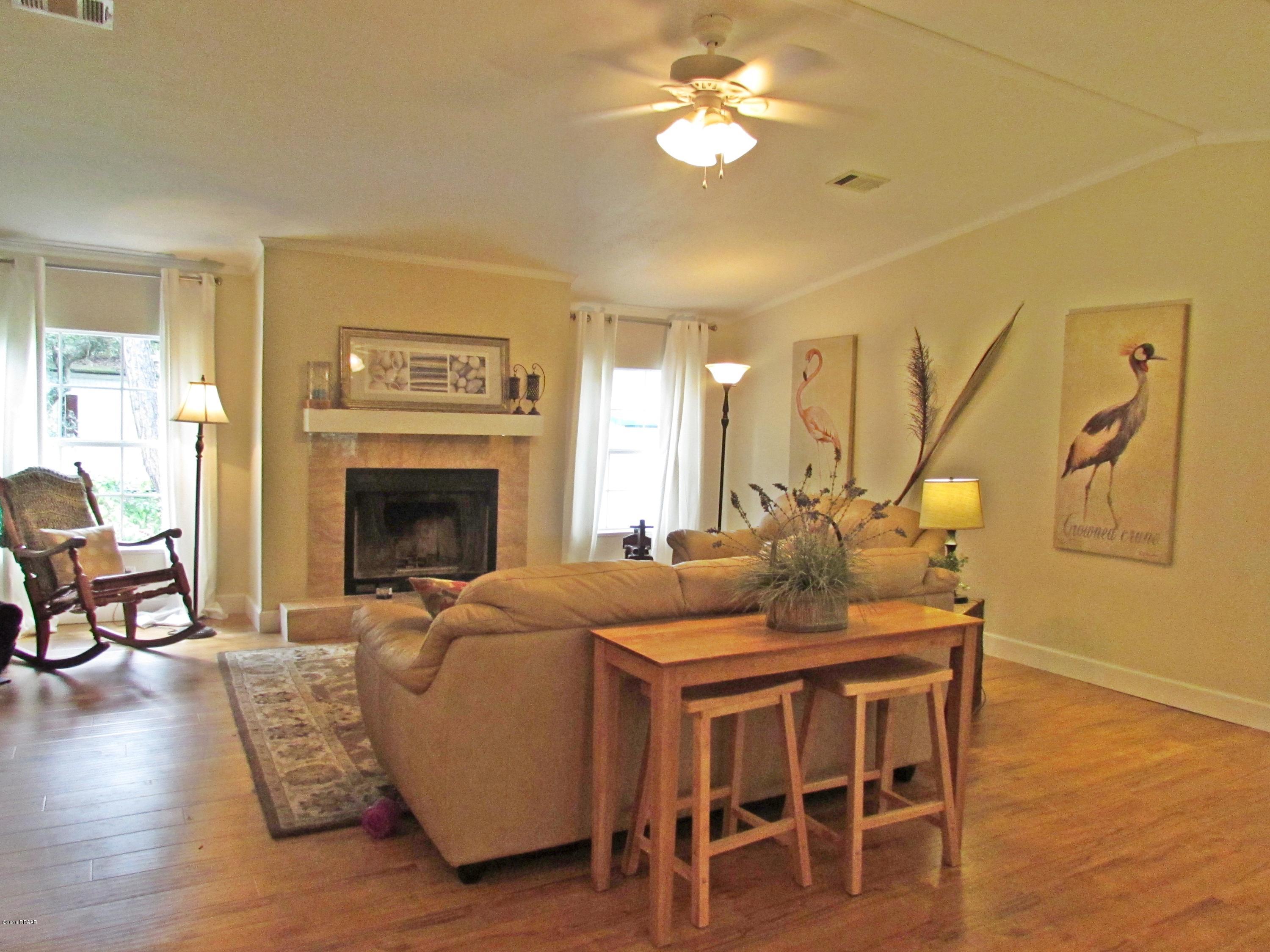 616 Vaughn Road Port Orange, FL 32127 - Photo 8 of 17 Living Room