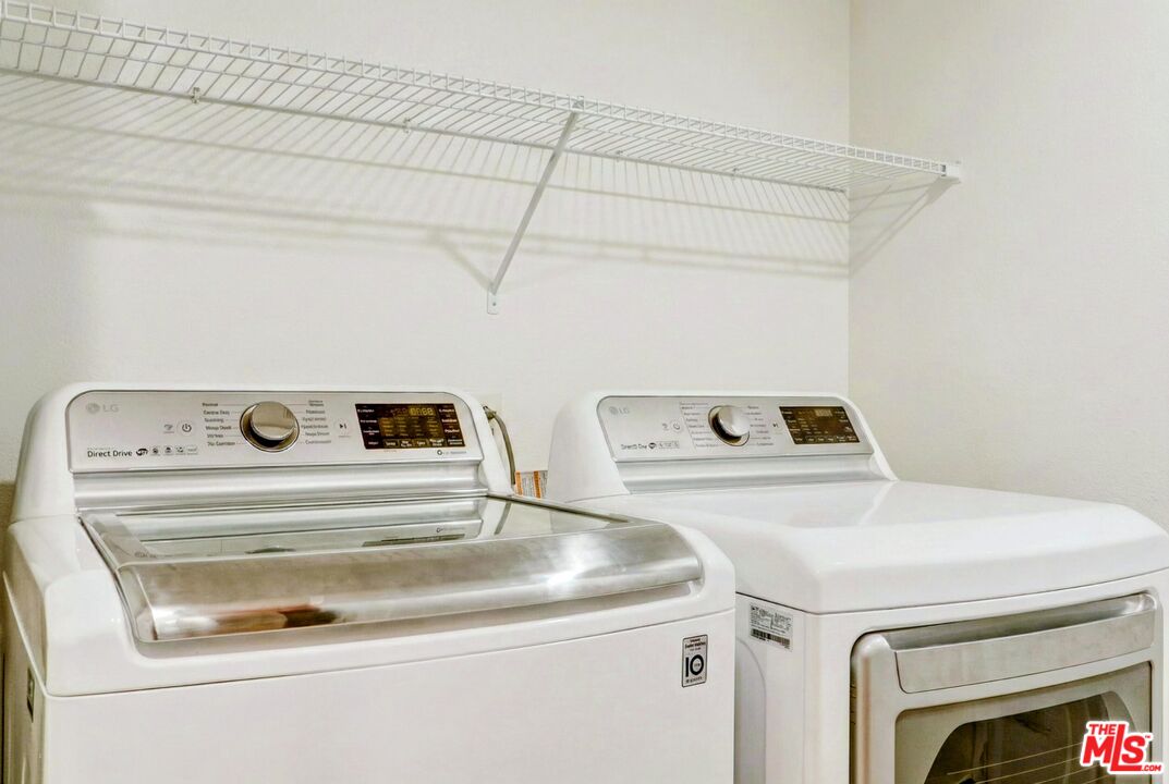 1275 Seacliff Court, Unit 5 Ventura, CA 93003 - Photo 14 of 25 a utility room with dryer and washer