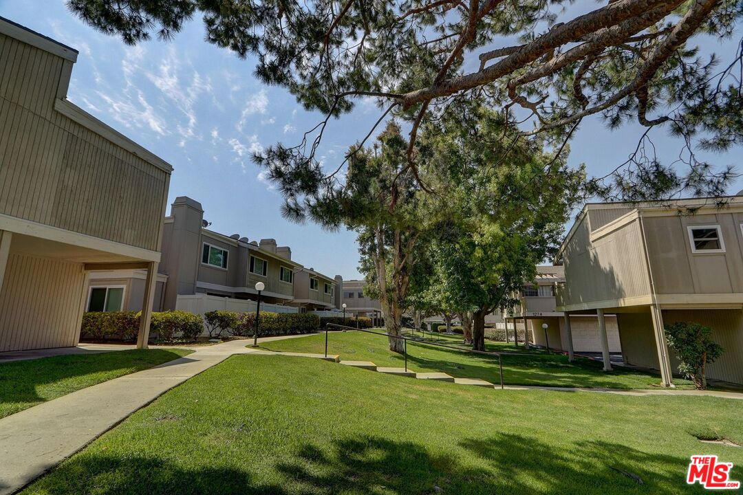 1275 Seacliff Court, Unit 5 Ventura, CA 93003 - Photo 19 of 25 a view of a house with a big yard