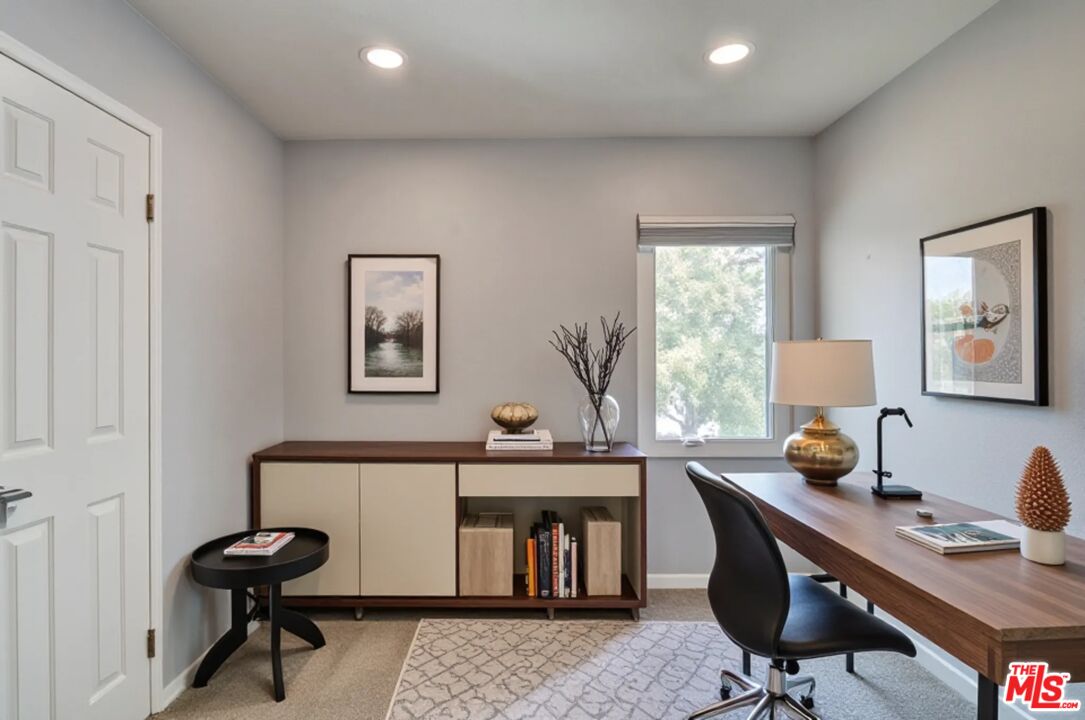 1275 Seacliff Court, Unit 5 Ventura, CA 93003 - Photo 9 of 25 a workspace with furniture and window