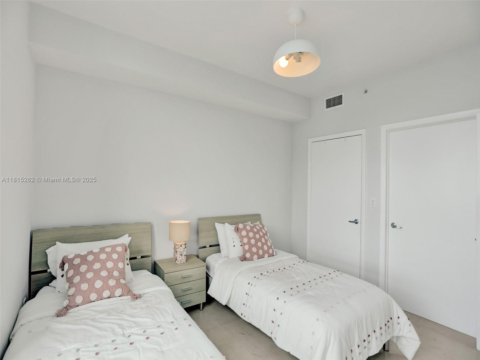 90 Southwest 3rd Street, Unit 2809 Miami, FL 33130 - Photo 23 of 67 a bedroom with a bed and a lamp