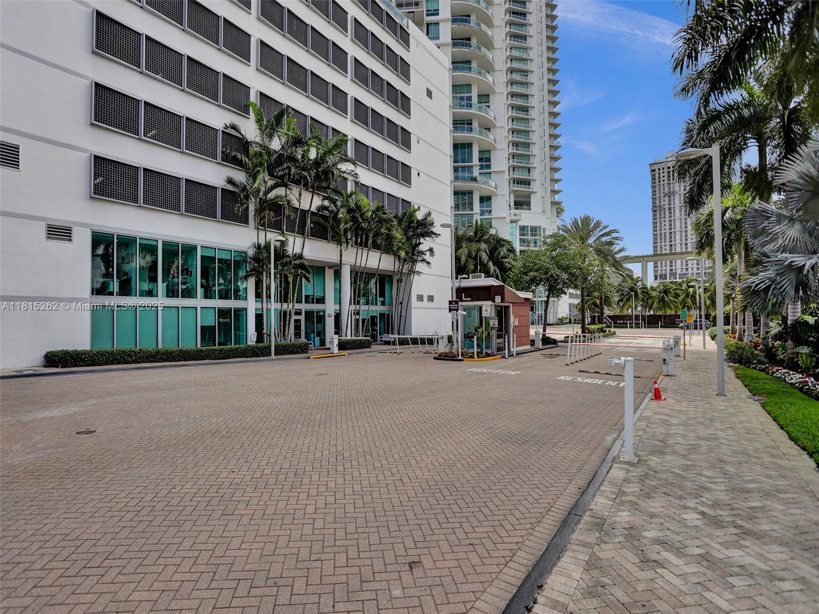 90 Southwest 3rd Street, Unit 2809 Miami, FL 33130 - Photo 67 of 67 front view of a building with a street