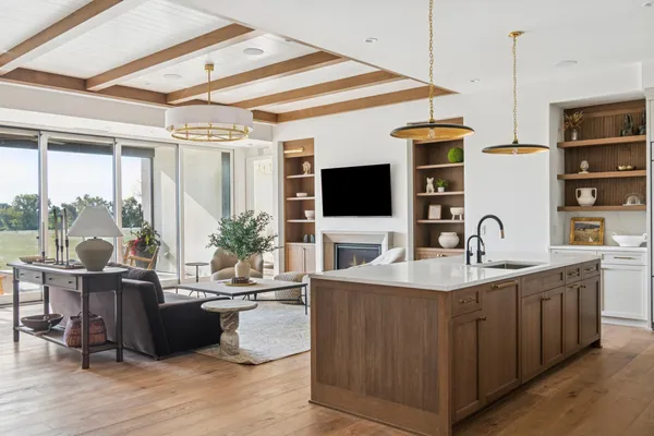 $1,895,000 | 2416 Commerce Boulevard, Unit A1, Mound, MN 55364