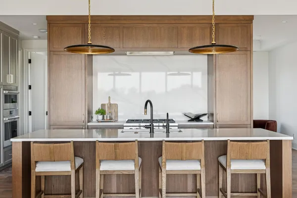 $1,895,000 | 2416 Commerce Boulevard, Unit A1, Mound, MN 55364