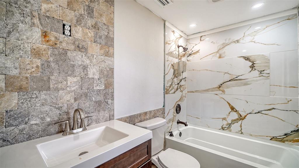 1203 Pineland Avenue Venice, FL 34285 - Photo 16 of 39