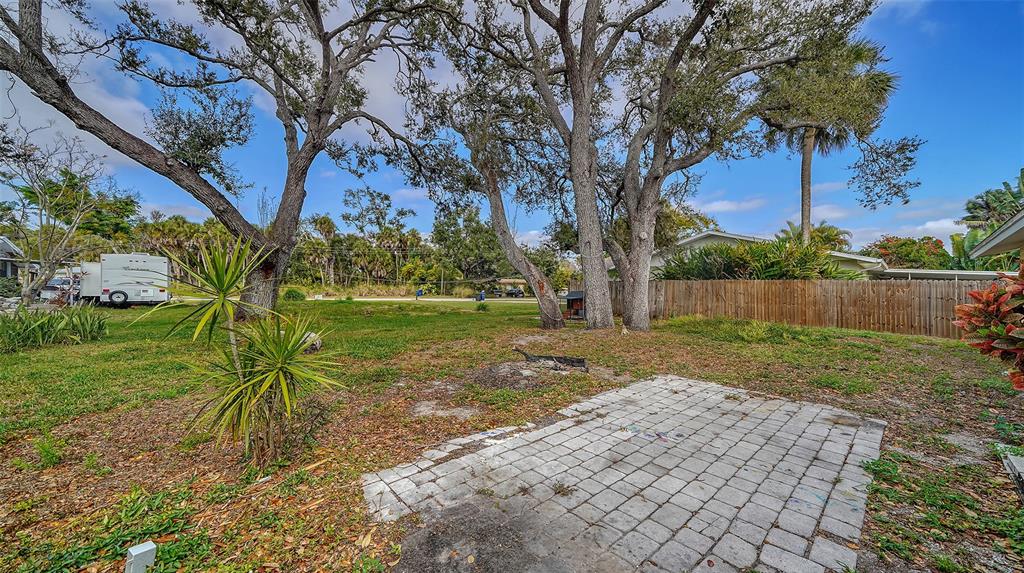 1203 Pineland Avenue Venice, FL 34285 - Photo 19 of 39