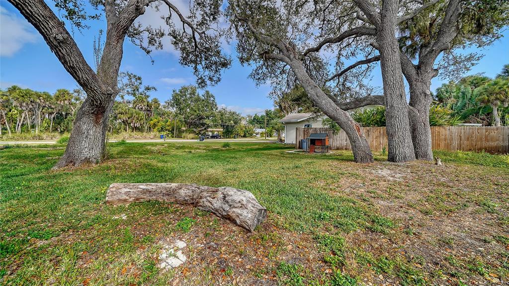 1203 Pineland Avenue Venice, FL 34285 - Photo 21 of 39