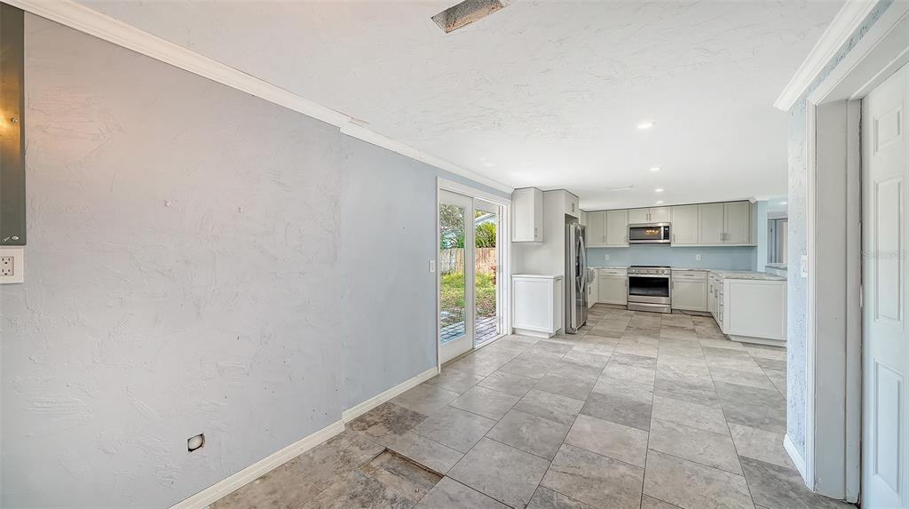 1203 Pineland Avenue Venice, FL 34285 - Photo 7 of 39