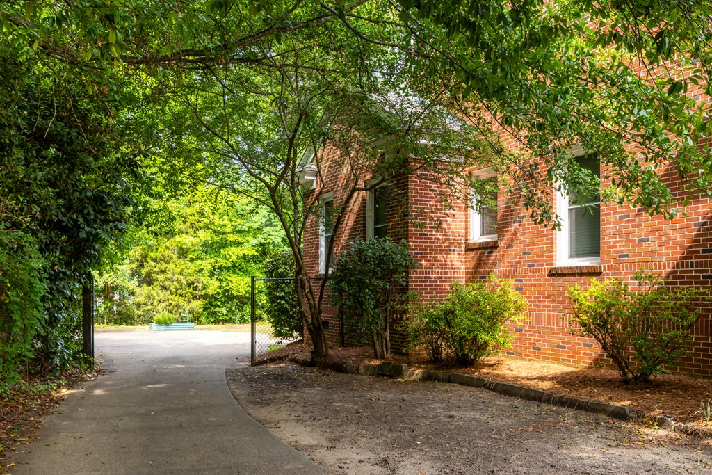 3853 East Britt David Road Columbus, GA 31909 - Photo 5 of 29