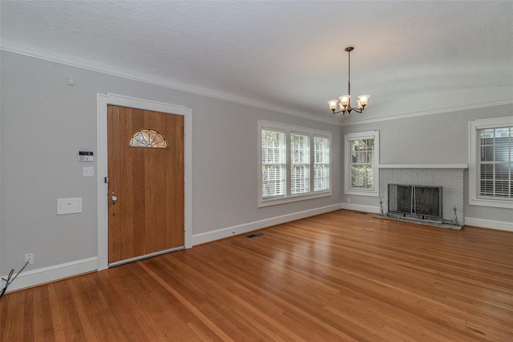 2311 Warner Road Fort Worth, TX 76110 - Photo 4 of 37
