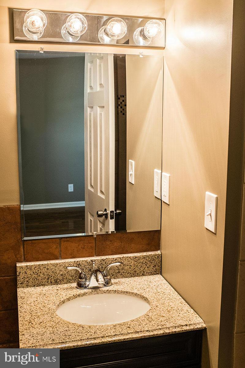 7214 Campfield Road Baltimore, MD 21207 - Photo 12 of 27 Bath