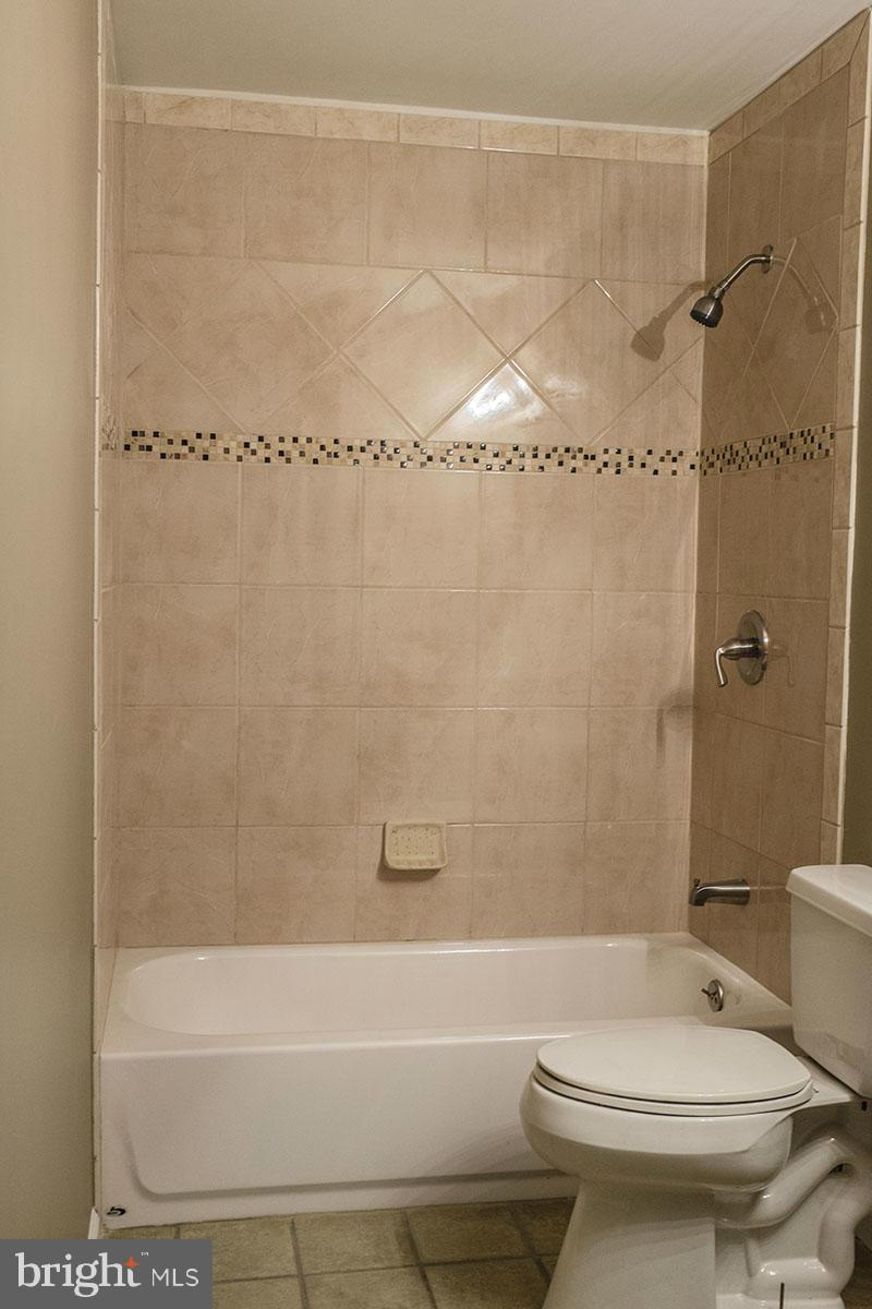 7214 Campfield Road Baltimore, MD 21207 - Photo 13 of 27 Bath