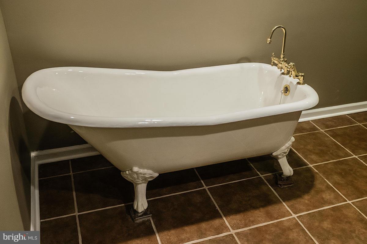 7214 Campfield Road Baltimore, MD 21207 - Photo 3 of 27 Bath