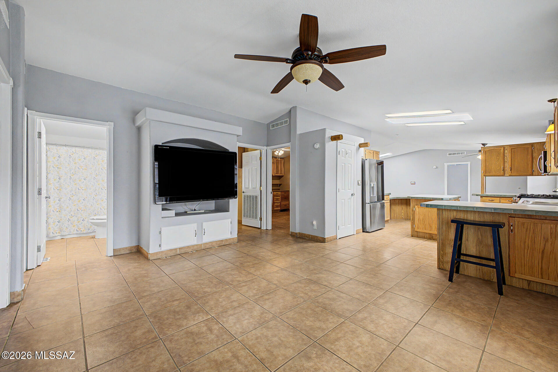 7142 South Rincon Ridge Drive Tucson, AZ 85756 - Photo 22 of 40 TV and mount convey