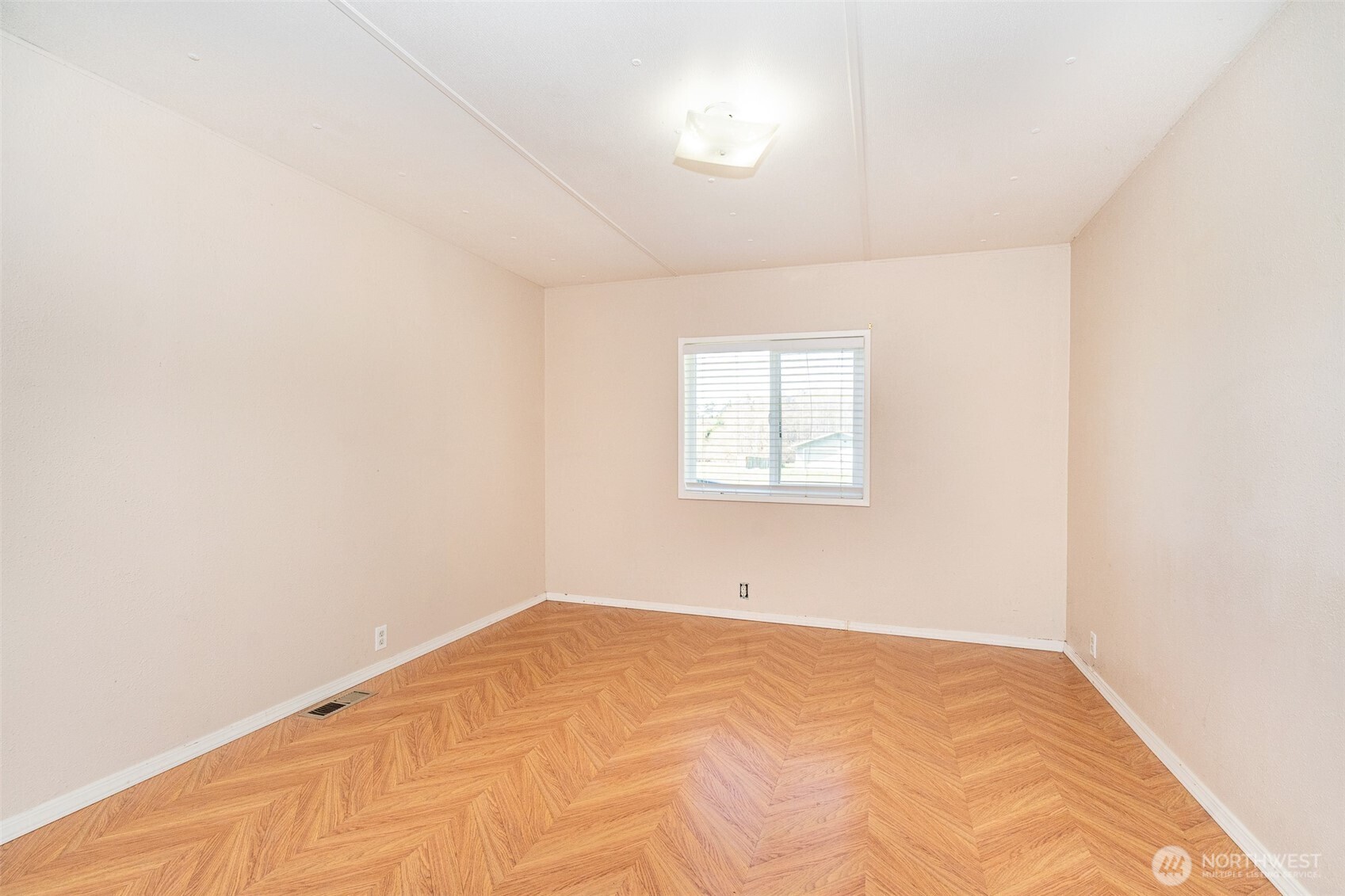 1002 Riepma Avenue Oak Harbor, WA 98277 - Photo 11 of 25