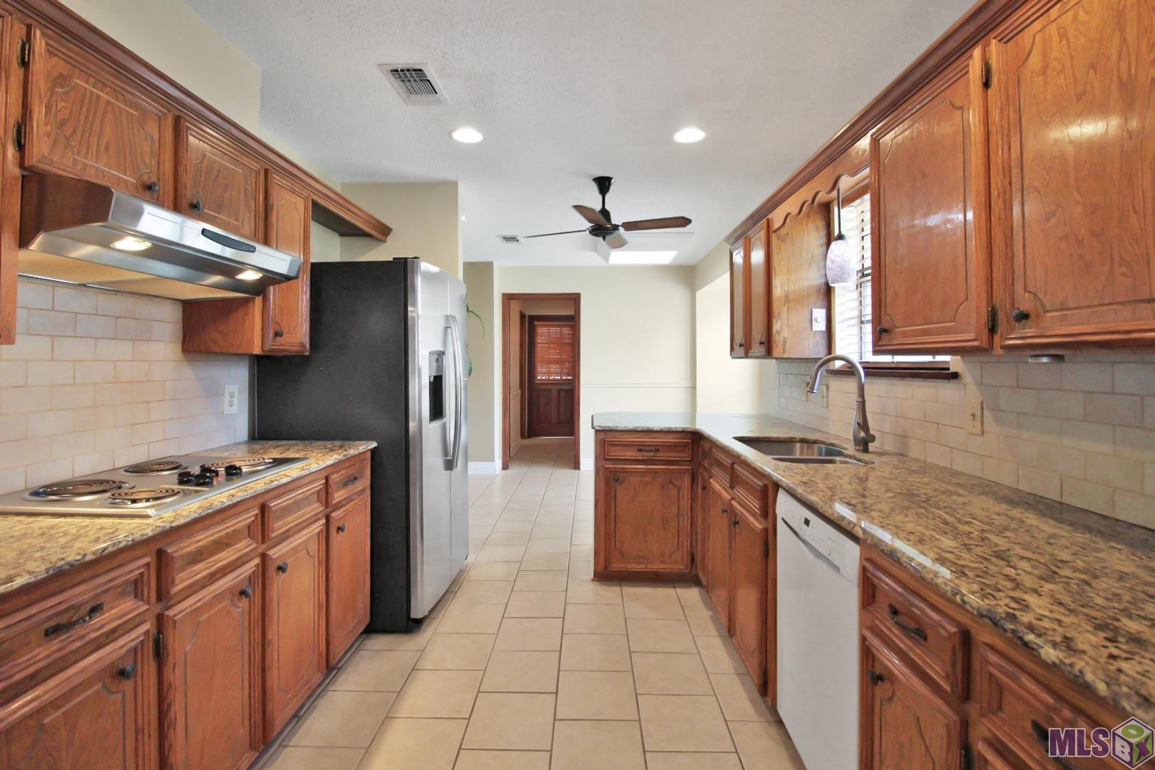 14061 Woodland Ridge Boulevard Baton Rouge, LA 70816 - Photo 2 of 16 Gallery Image 2