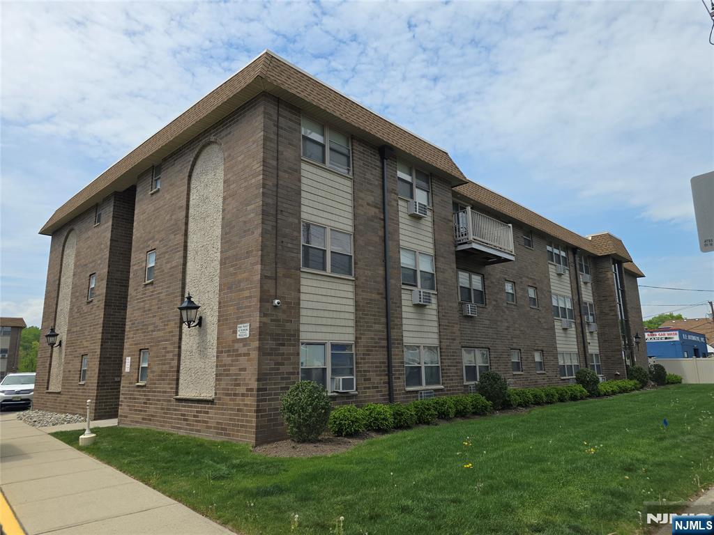 199 Bergen Turnpike, Unit 3D Ridgefield Park, NJ 07660 - Photo 3 of 23