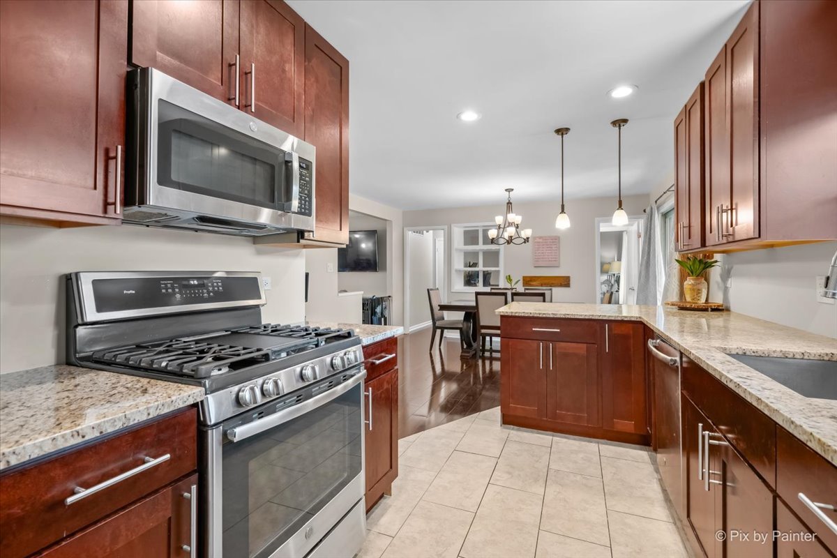 43 Grange Road Elk Grove Village, IL 60007 - Photo 3 of 24 Gallery Image 3