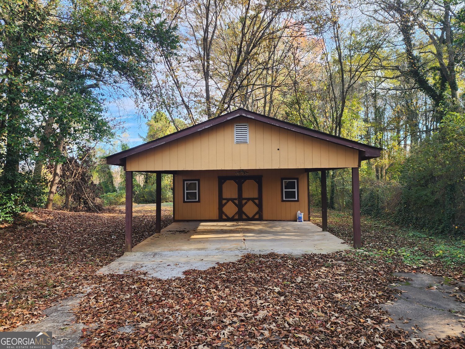 1114 Fayetteville Road Southeast Atlanta, GA 30316 - Photo 26 of 28 a front view of a house with a yard