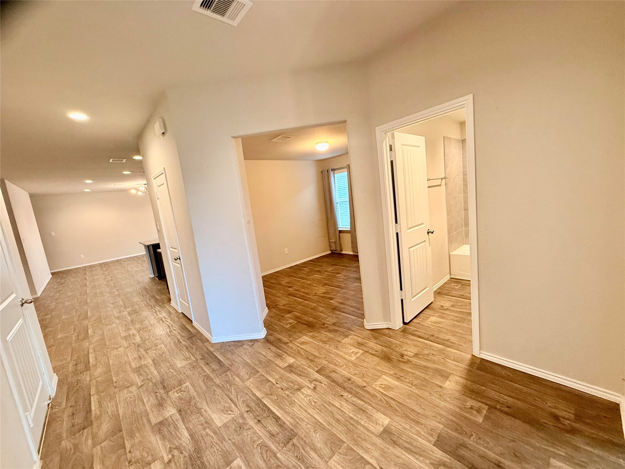 846 Autumn Flats Way Rosharon, TX 77583 - Photo 5 of 27 Clean and clear, ready for move-in.