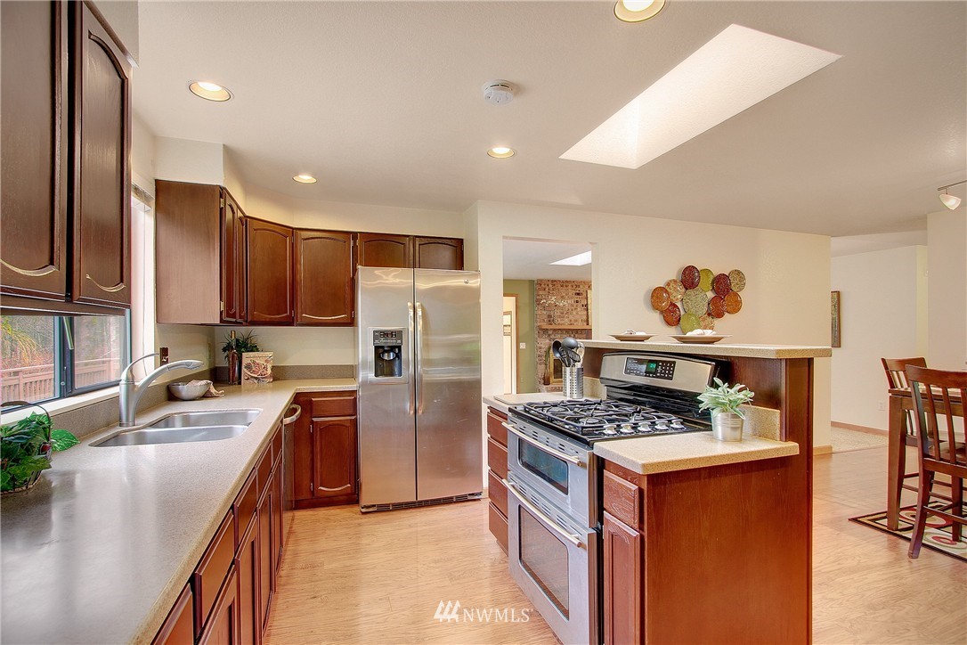 20138 Southeast 145th Street Renton, WA 98059 - Photo 8 of 24 Gallery Image 8
