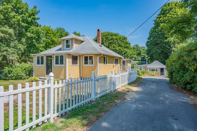 $719,500 | 100 River Road, Marstons Mills, MA 02648