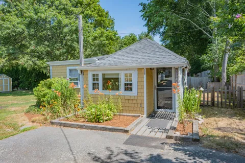 $719,500 | 100 River Road, Marstons Mills, MA 02648