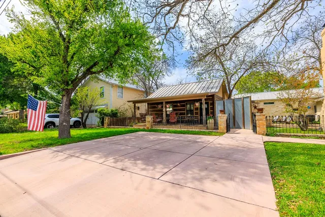 $1,499,000 | 202 South Bowie Street, Fredericksburg, TX 78624