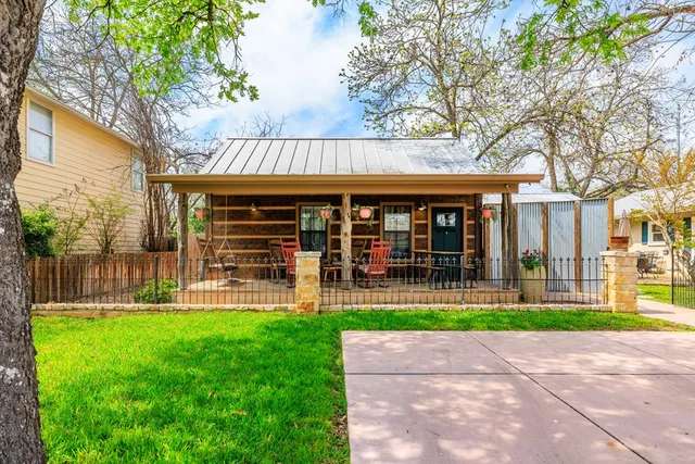 $1,499,000 | 202 South Bowie Street, Fredericksburg, TX 78624