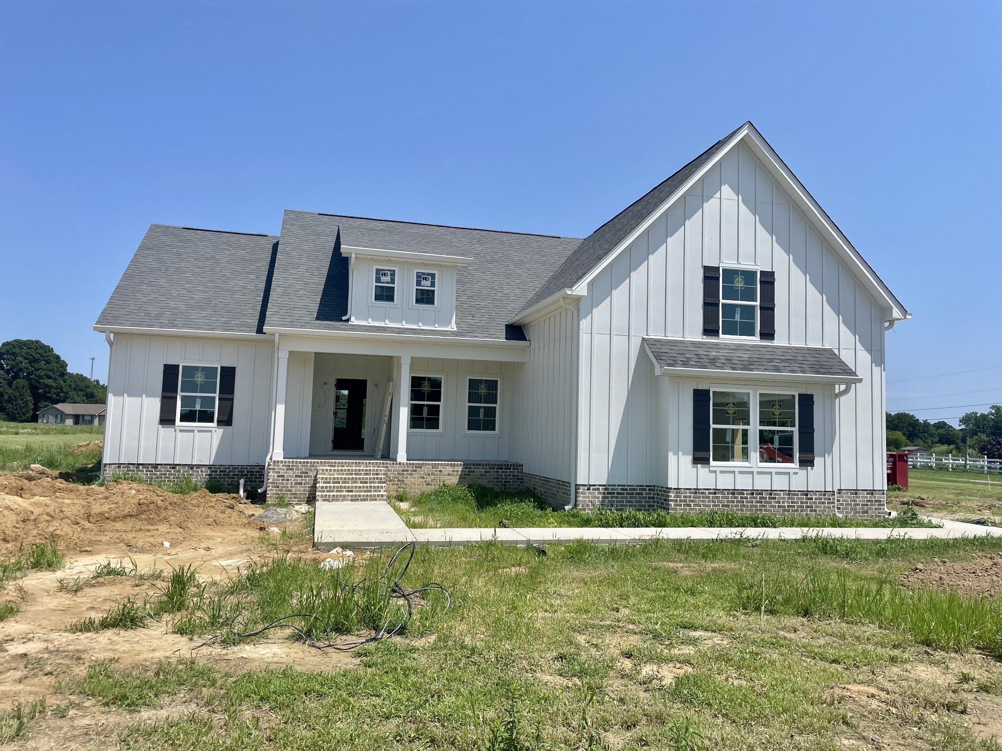 799 Jackson Road Portland, TN 37148 - Photo 1 of 3 a front view of a house with a yard