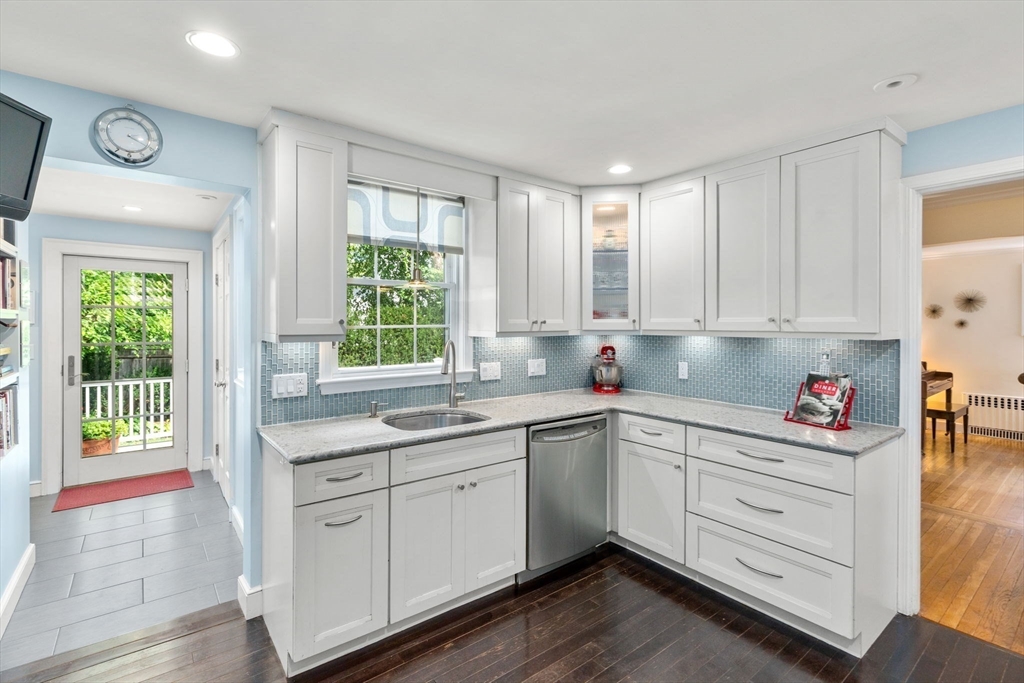 6 Wilde Road Wellesley, MA 02481 - Photo 3 of 35