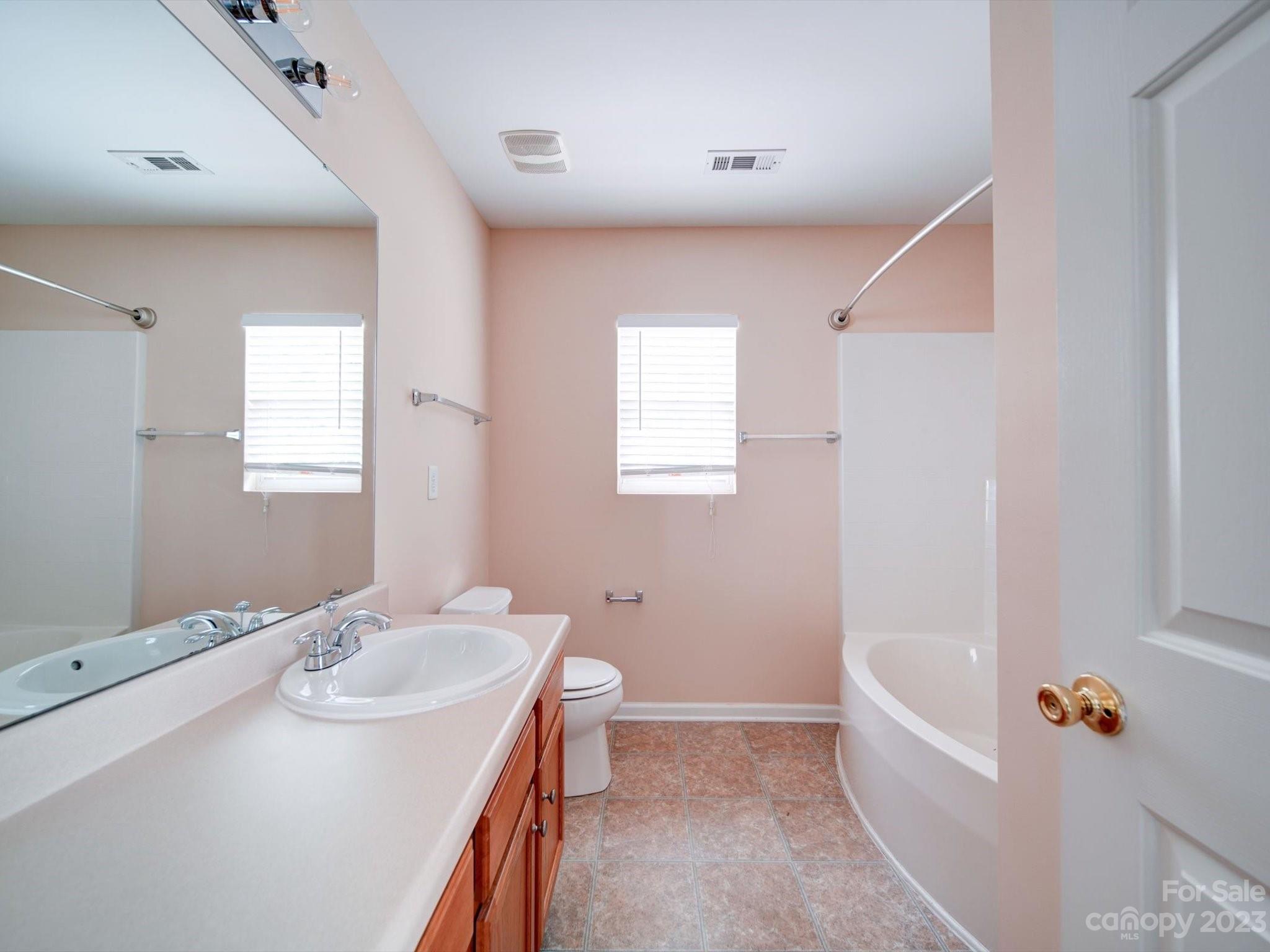 9221 Seamill Road Charlotte, NC 28278 - Photo 22 of 38 a bathroom with a sink a tub and mirror