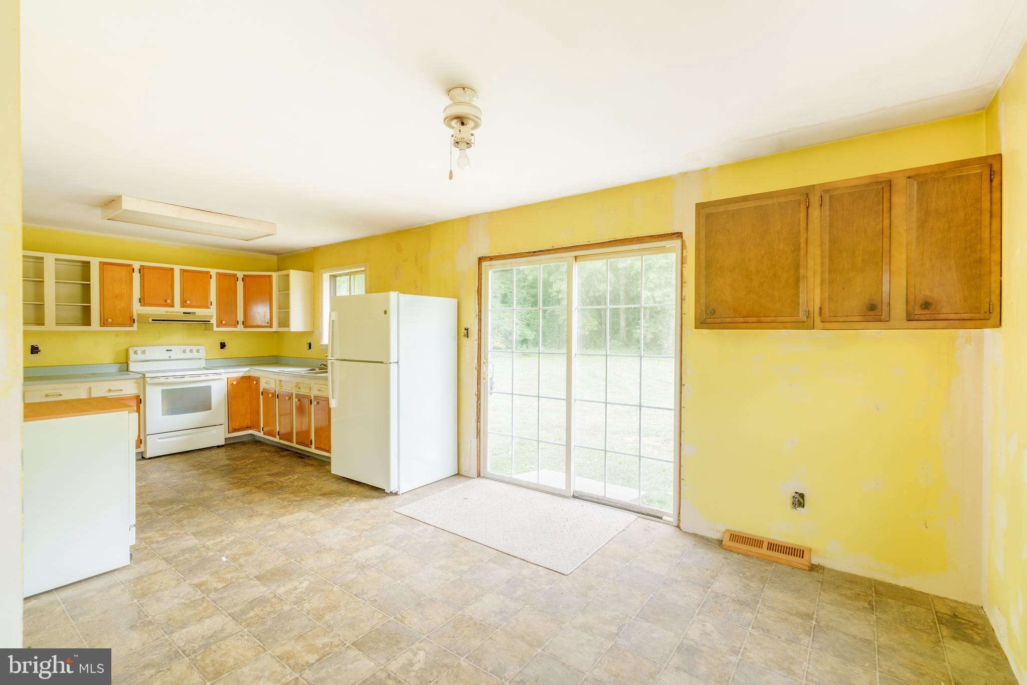 75 Perch Creek Road Elkton, MD 21921 - Photo 4 of 10 Spacious kitchen