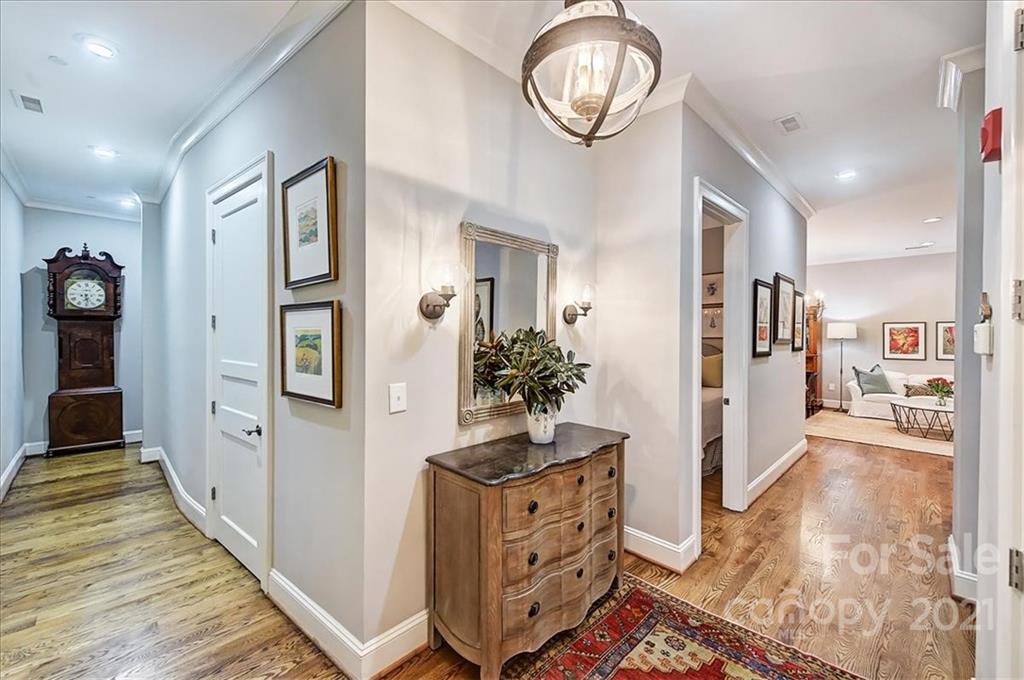 243 Queens Road, Unit 243 Charlotte, NC 28204 - Photo 3 of 27 Gallery Image 3