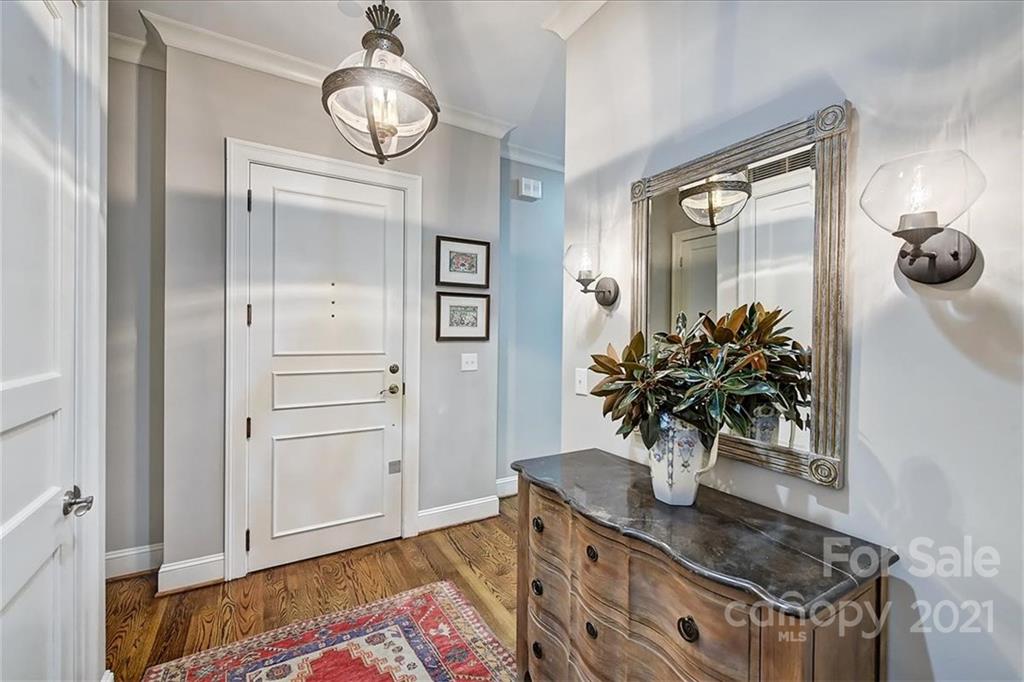 243 Queens Road, Unit 243 Charlotte, NC 28204 - Photo 4 of 27 Gallery Image 4