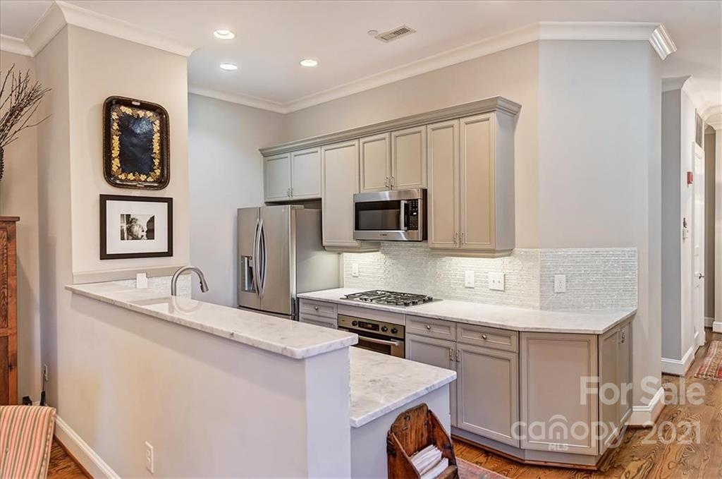 243 Queens Road, Unit 243 Charlotte, NC 28204 - Photo 5 of 27 Gallery Image 5