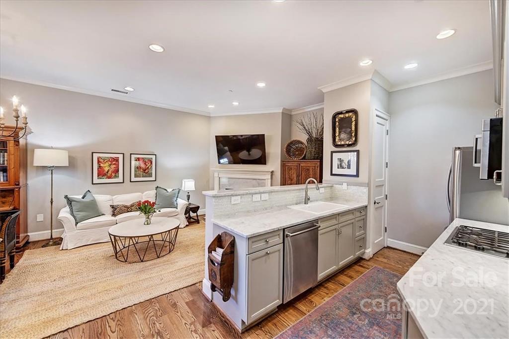 243 Queens Road, Unit 243 Charlotte, NC 28204 - Photo 6 of 27 Gallery Image 6