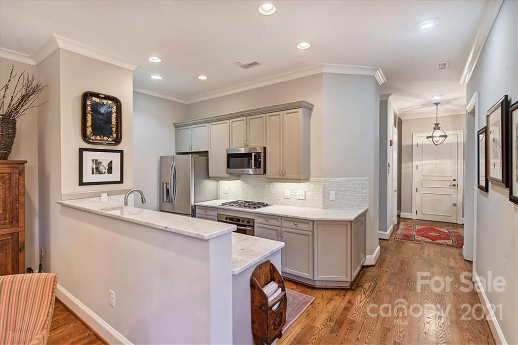 243 Queens Road, Unit 243 Charlotte, NC 28204 - Photo 7 of 27 Gallery Image 7
