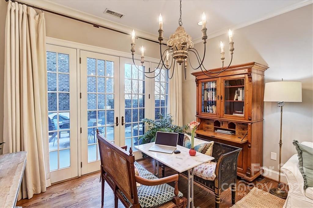 243 Queens Road, Unit 243 Charlotte, NC 28204 - Photo 8 of 27 Gallery Image 8