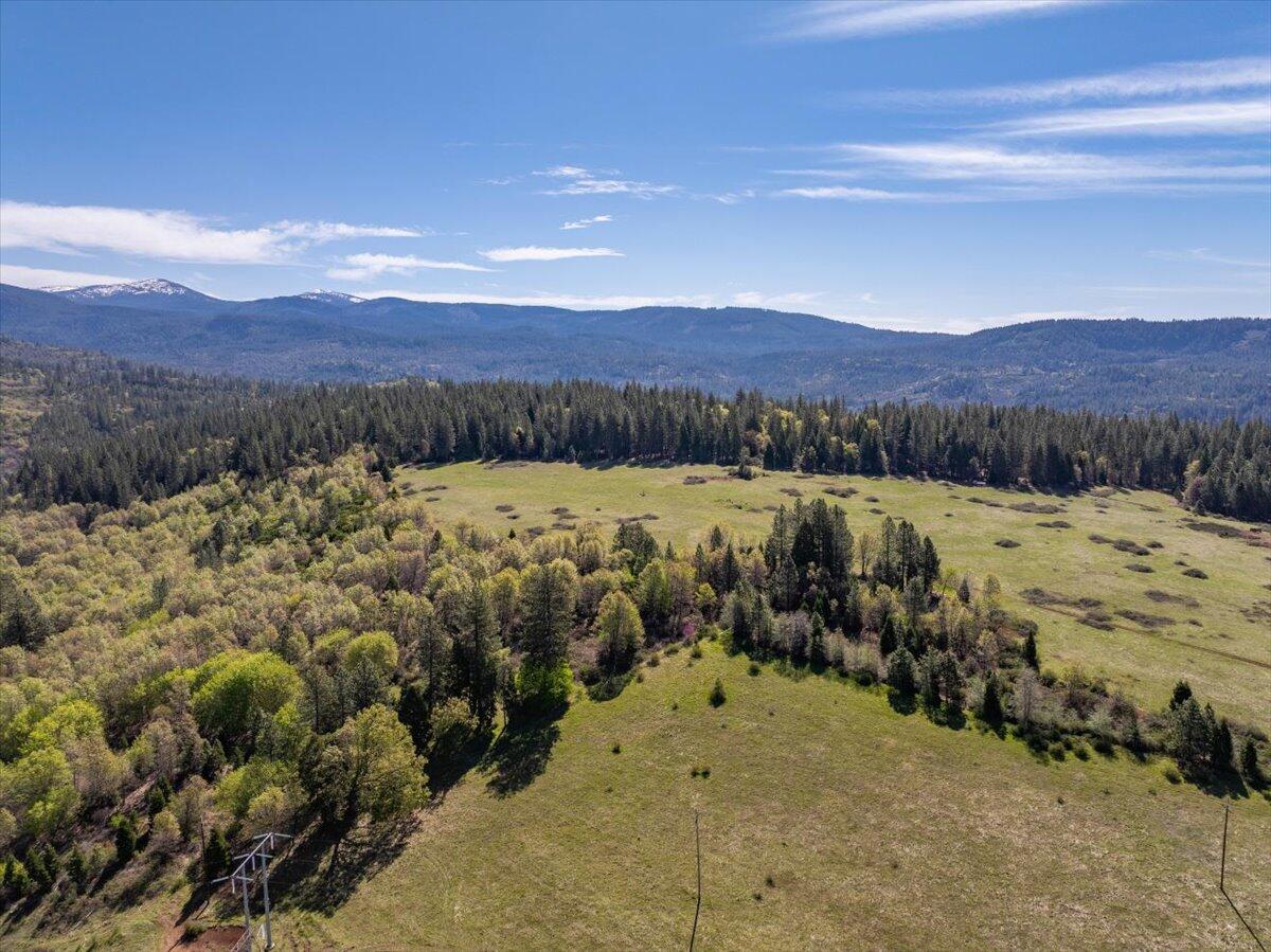 16483 Buzzard Roost Road Bella Vista, CA 96008 - Photo 78 of 138 a view of a town with mountains in the background