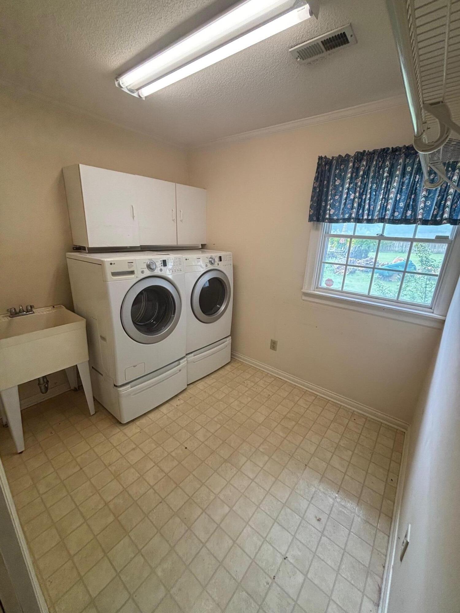 2201 Peerless Road Northwest Cleveland, TN 37311 - Photo 11 of 24 Spacious Laundry