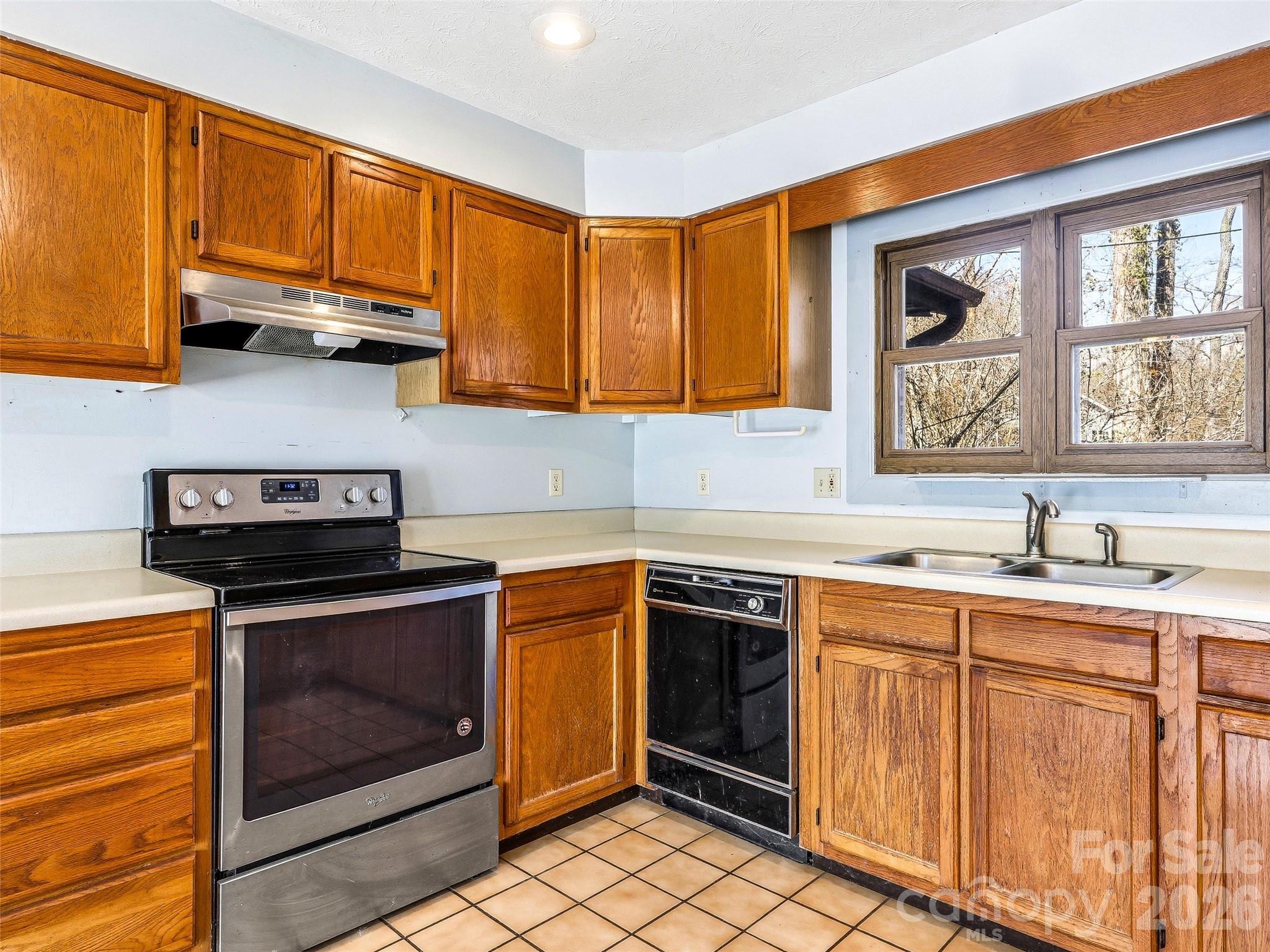 7 Nelson Road Hendersonville, NC 28791 - Photo 11 of 33 Gallery Image 11