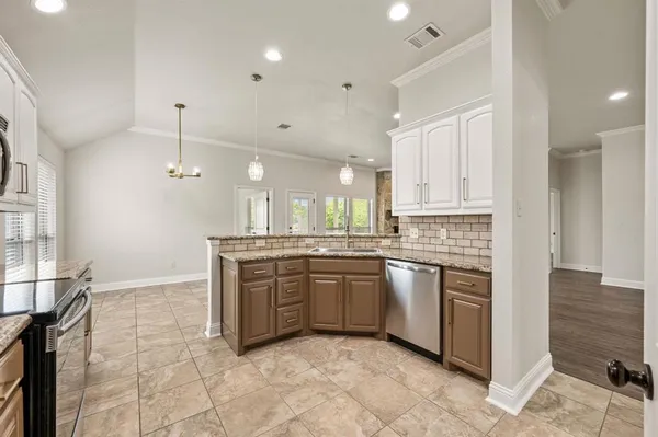 $2,700 | 104 Cold Track Drive, Aledo, TX 76008