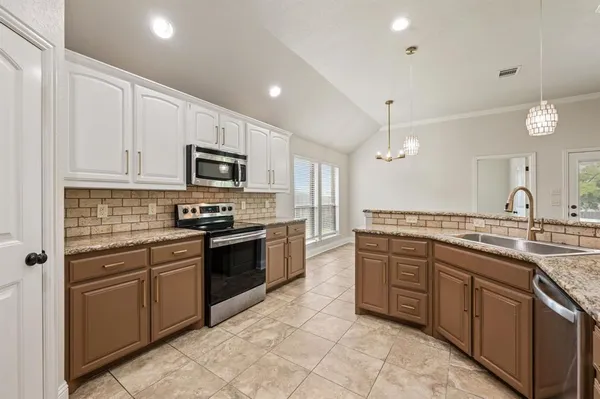 $2,700 | 104 Cold Track Drive, Aledo, TX 76008
