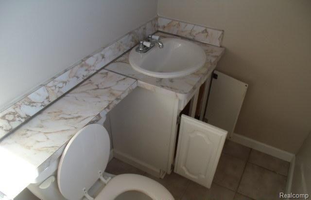 2399 Sexton Road Howell, MI 48843 - Photo 7 of 9 39415971Bath.jpg