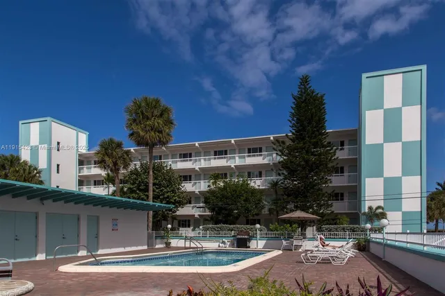 $3,200 | 1801 South Surf Road, Unit 4, Hollywood, FL 33019